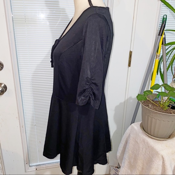 Torrid size 00, black 3/4 sleeve peplum top - Picture 2 of 5
